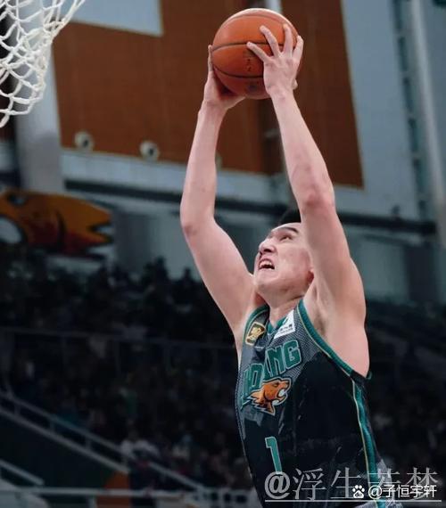 杨一鸣传球失误 路易斯反击射门得分 杨一鸣传球失误 路易斯反击射门得分